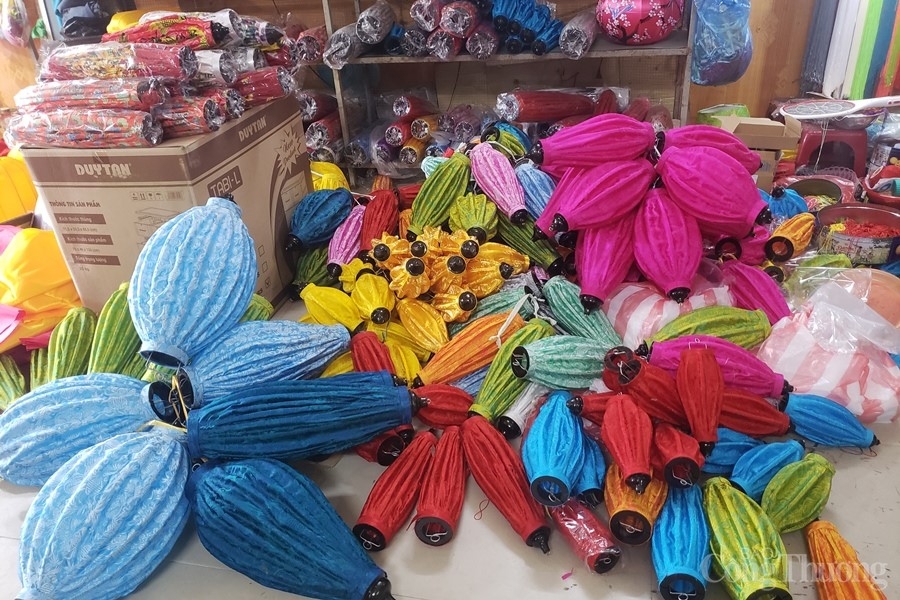 Nghề làm đèn lồng Trung thu tại Hội An Nghề làm đèn lồng Trung thu tại Hội An