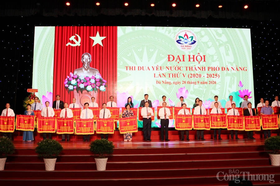 Phó Chủ tịch nước Đặng Thị Ngọc Thịnh dự Đại hội thi đua yêu nước TP. Đà Nẵng lần thứ V Phó Chủ tịch nước Đặng Thị Ngọc Thịnh dự Đại hội thi đua yêu nước TP. Đà Nẵng lần thứ V