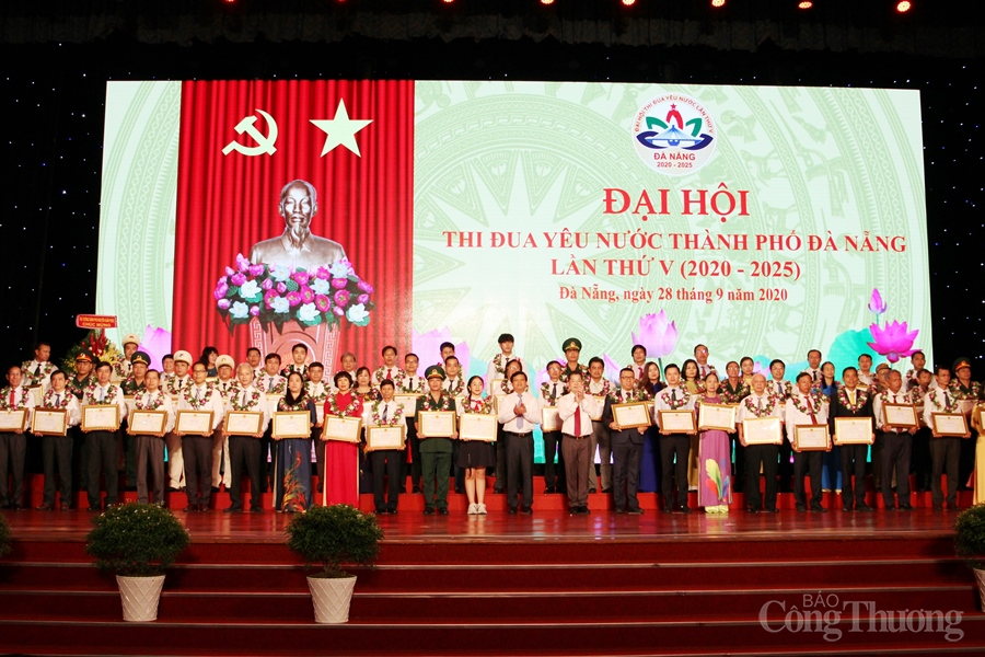 Phó Chủ tịch nước Đặng Thị Ngọc Thịnh dự Đại hội thi đua yêu nước TP. Đà Nẵng lần thứ V Phó Chủ tịch nước Đặng Thị Ngọc Thịnh dự Đại hội thi đua yêu nước TP. Đà Nẵng lần thứ V