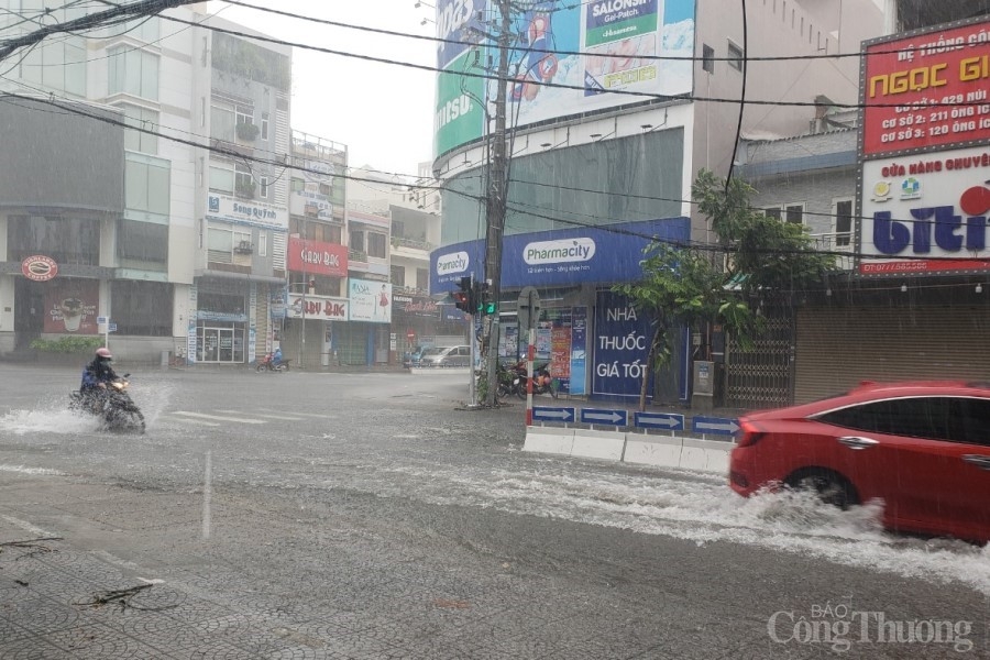 Miền Trung: Gồng mình ứng phó bão số 5, an toàn của người dân là quan trọng hàng đầu