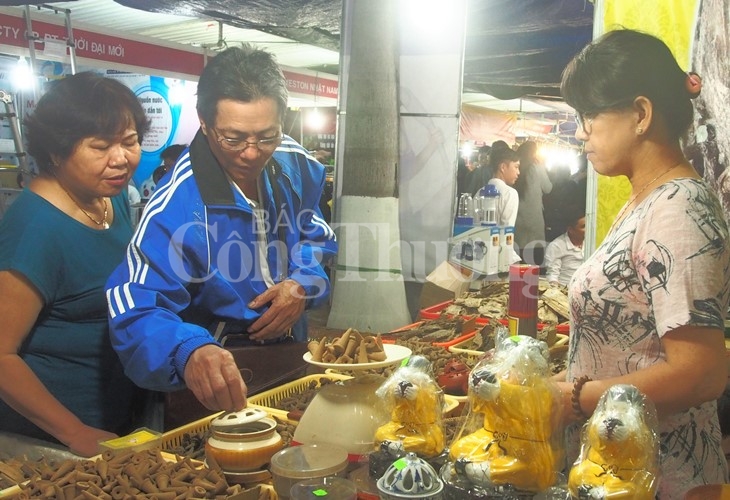 Đà Nẵng đưa cuộc vận động người Việt ưu tiên dùng hàng Việt đi vào chiều sâu da nang dua cuoc van dong nguoi viet uu tien dung hang viet di vao chieu sau