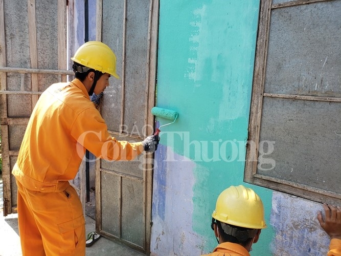 dien luc da nang thap sang niem tin cho ho ngheo