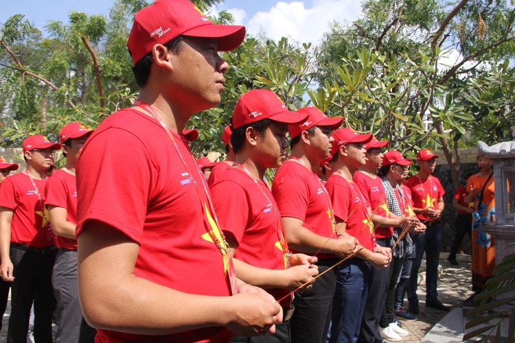 thanh nien khanh hoa truyen lua tinh yeu que huong bien dao