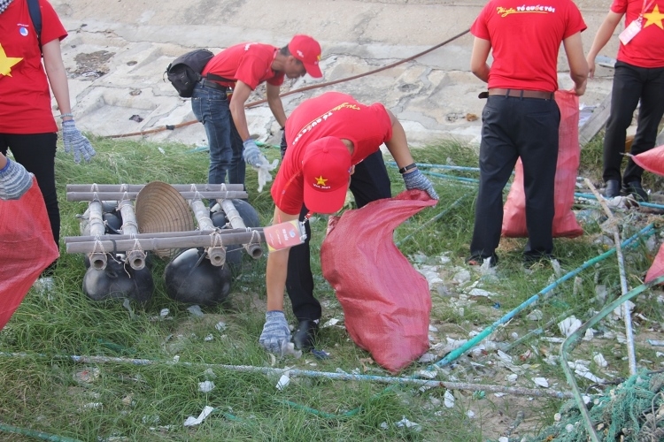 thanh nien khanh hoa truyen lua tinh yeu que huong bien dao