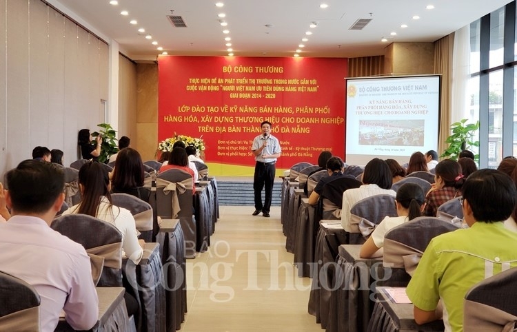 Một người bán hàng chuyên nghiệp cần có những yếu tố nào? mot nguoi ban hang chuyen nghiep can co nhung yeu to nao