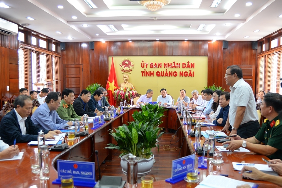 Bộ Công Thương chủ động kiểm tra an toàn hồ thủy điện, giám sát chặt thị trường hàng hóa, nỗ lực cấp điện lại sớm nhất cho người dân Bộ Công Thương chủ động kiểm tra an toàn hồ thủy điện, giám sát chặt thị trường hàng hóa, nỗ lực cấp điện lại sớm nhất cho người dân