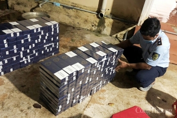 QLTT Gia Lai chuyển hồ sơ xe “luồng xanh” vận chuyển thuốc lá nhập lậu sang cơ quan công an