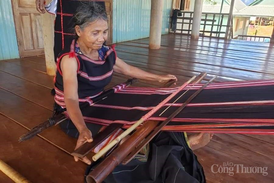 Gia Lai: Tạo việc làm, hỗ trợ người lao động và người sử dụng lao động gặp khó khăn do dịch Covid – 19 Gia Lai: Tạo việc làm, hỗ trợ người lao động và người sử dụng lao động gặp khó khăn do dịch Covid – 19