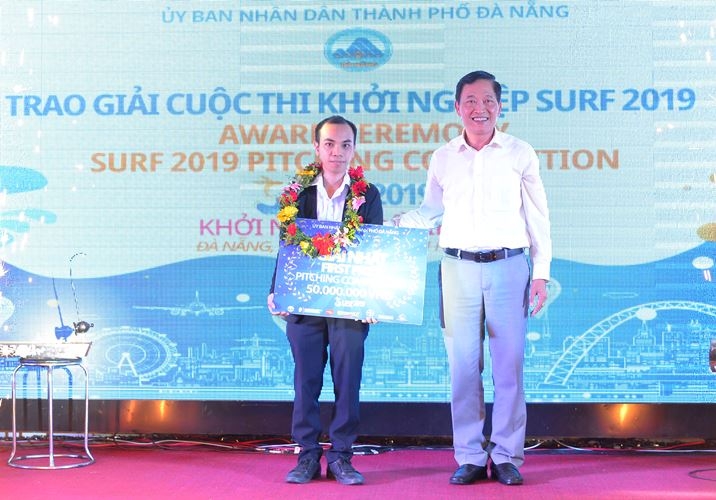 Thiết bị liên lạc thông minh hỗ trợ người khuyết tật giành giải nhất SURF 2019 thiet bi lien lac thong minh ho tro nguoi khuyet tat gianh giai nhat surf 2019