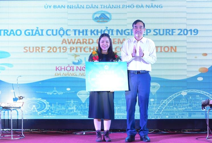 Thiết bị liên lạc thông minh hỗ trợ người khuyết tật giành giải nhất SURF 2019 thiet bi lien lac thong minh ho tro nguoi khuyet tat gianh giai nhat surf 2019