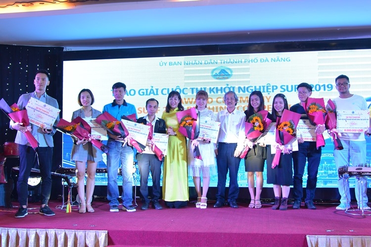 Thiết bị liên lạc thông minh hỗ trợ người khuyết tật giành giải nhất SURF 2019 thiet bi lien lac thong minh ho tro nguoi khuyet tat gianh giai nhat surf 2019