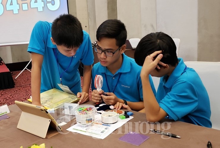 hoc sinh da nang lan dau trai nghiem cong nghe cam bien mesh tu sony