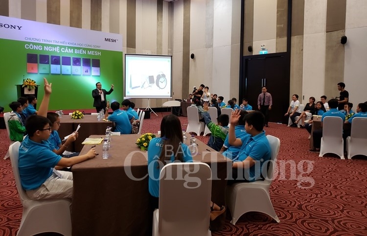 hoc sinh da nang lan dau trai nghiem cong nghe cam bien mesh tu sony