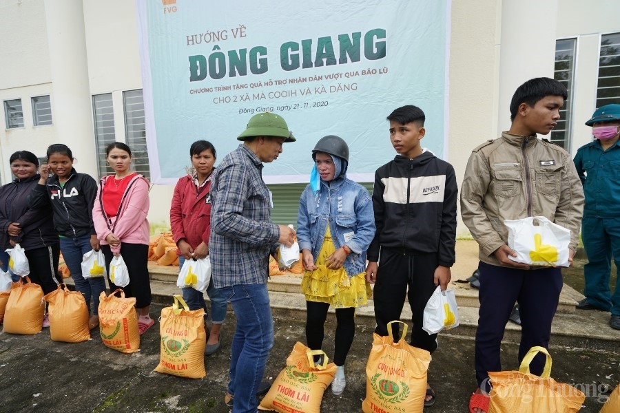 FVG trao tặng 1.100 phần quà hỗ trợ đồng bào miền núi Quảng Nam
