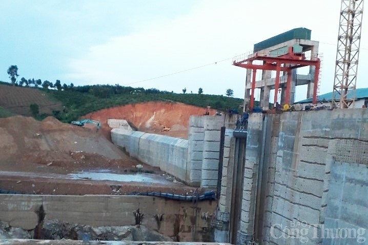 Thủy điện Plei Kần tích nước trái phép