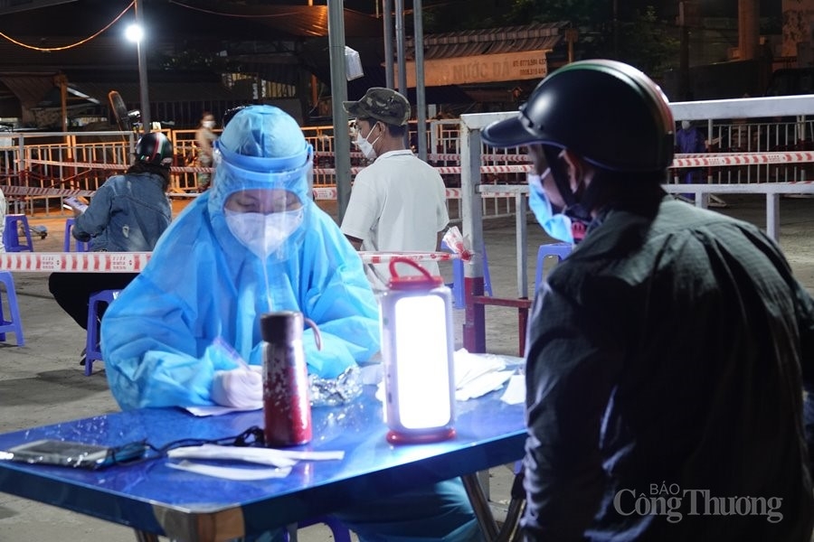 Phát hiện ca dương tính, Đà Nẵng lấy mẫu diện rộng tại cảng cá Thọ Quang