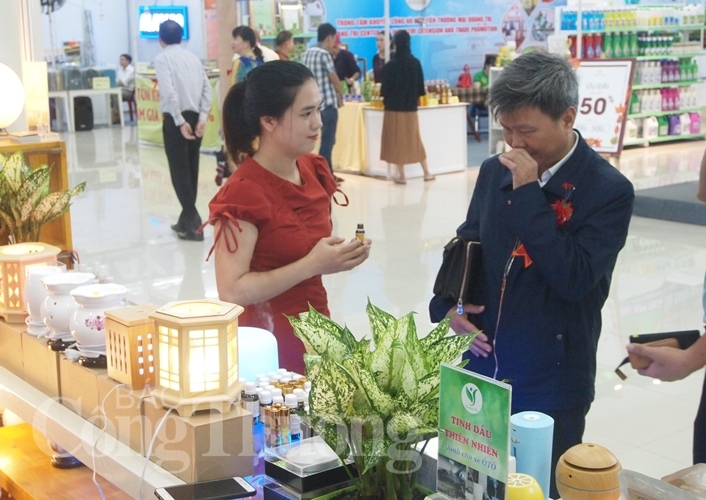 450 gian hang tham gia hoi cho hang viet da nang 2018