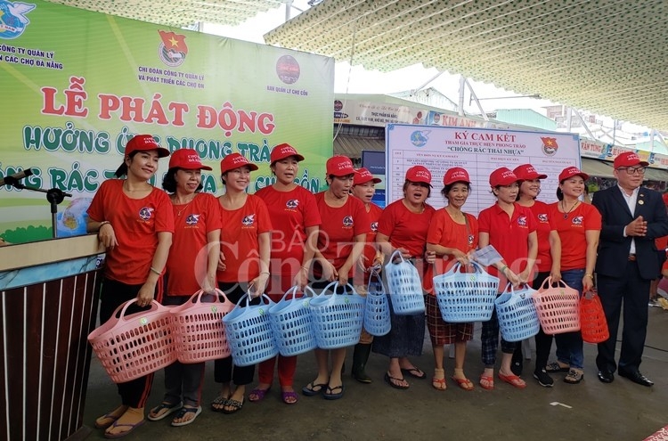 Tiểu thương các chợ truyền thống Đà Nẵng chung tay chống rác thải nhựa tieu thuong cac cho truyen thong da nang chung tay chong rac thai nhua