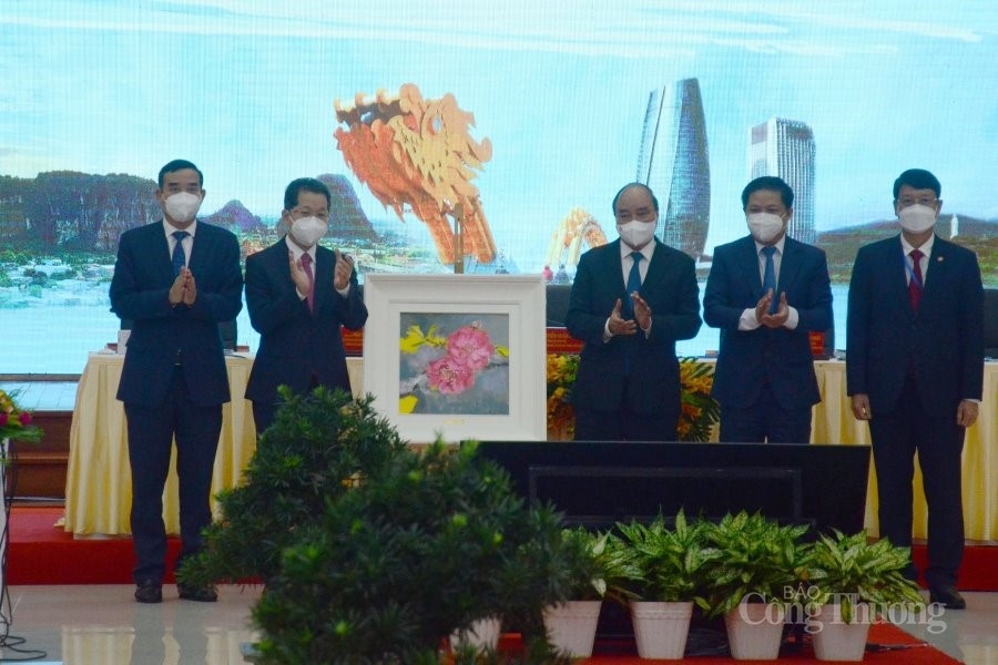 Đà Nẵng phải trở thành một biểu tượng, niềm tự hào về sự vươn mình, vượt qua trở ngại trỗi dậy thành công của Việt Nam Đà Nẵng phải trở thành một biểu tượng, niềm tự hào về sự vươn mình, vượt qua trở ngại trỗi dậy thành công của Việt Nam.