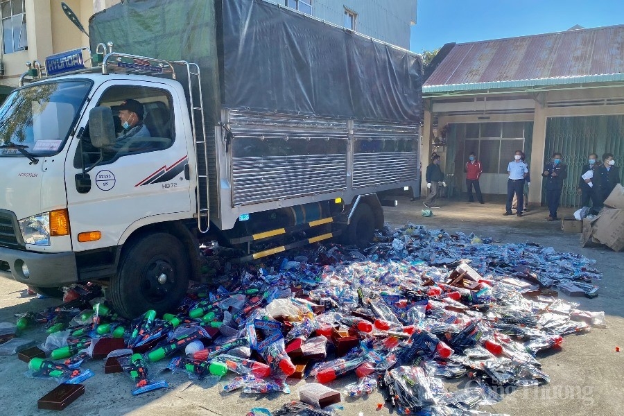 QLTT Gia Lai: Xử lý hơn 1.000 vụ vi phạm, nộp ngân sách hơn 6 tỷ đồng QLTT Gia Lai: Xử lý hơn 1.000 vụ vi phạm, nộp ngân sách hơn 6 tỷ đồng