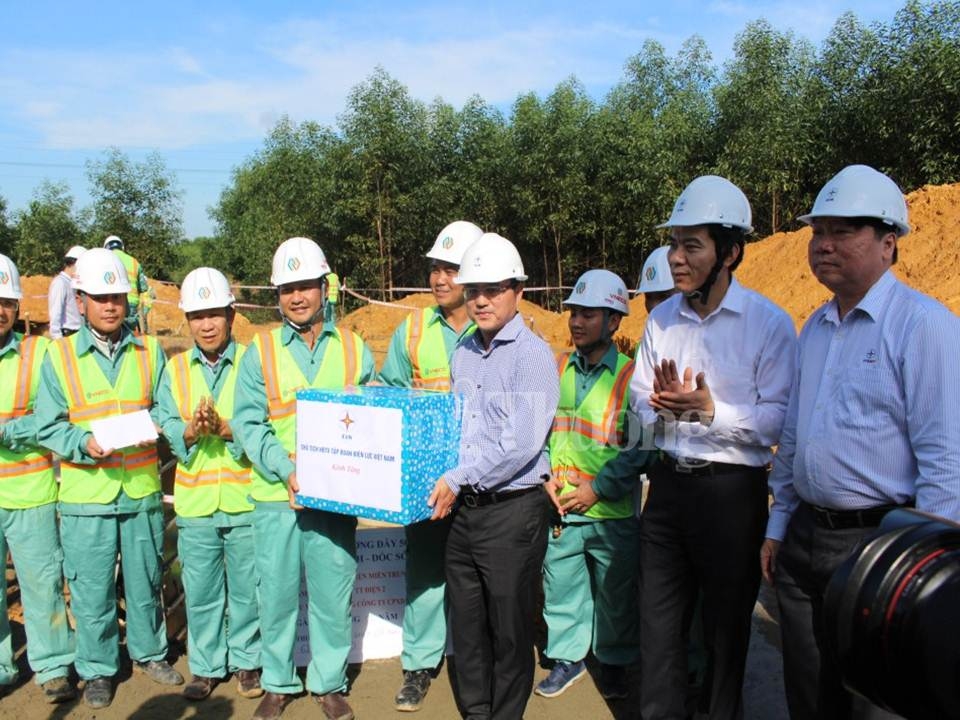 no luc hoan thanh duong day 500 kv quang trach doc soi dung tien do