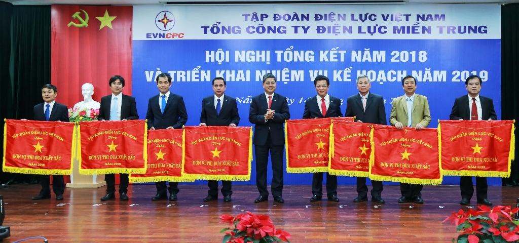 EVNCPC: 100% số huyện và xã đất liền có điện lưới Quốc gia evncpc 100 so huyen va xa dat lien co dien luoi quoc gia