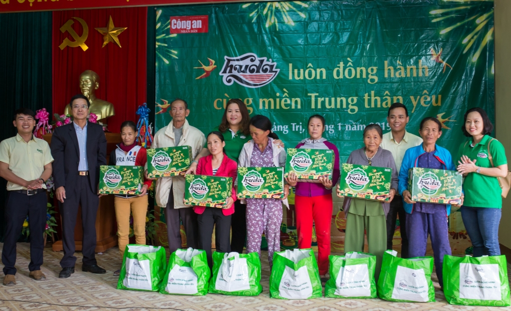 bia huda tang 7000 suat qua tet cho ba con 8 tinh mien trung