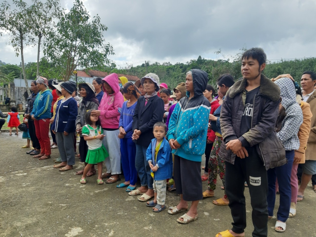 Mang xuân yêu thương đến biên cương mang xuan yeu thuong den bien cuong