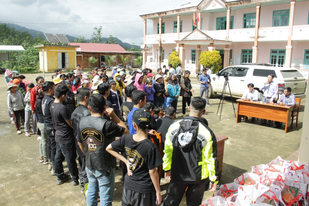 Mang xuân yêu thương đến biên cương mang xuan yeu thuong den bien cuong
