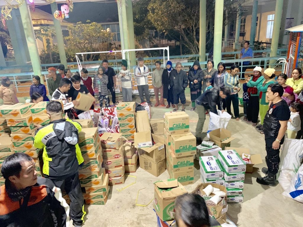 Mang xuân yêu thương đến biên cương mang xuan yeu thuong den bien cuong