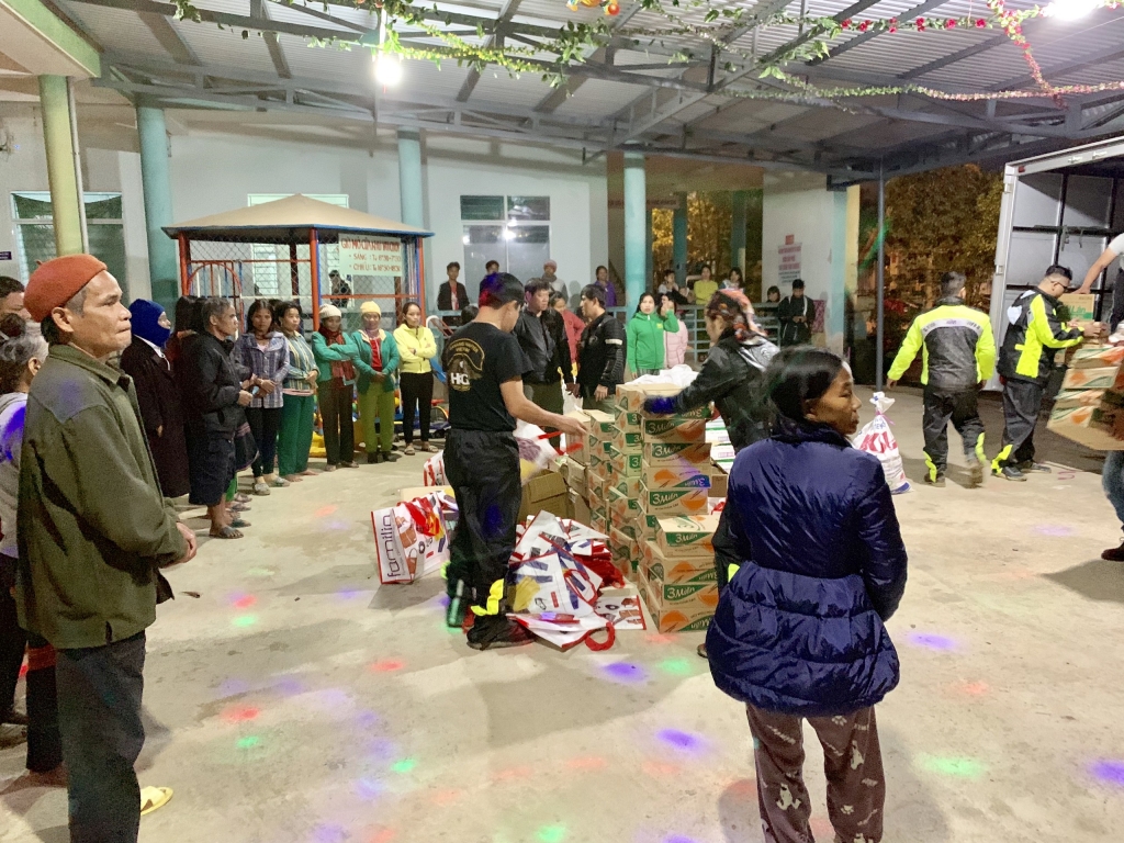 Mang xuân yêu thương đến biên cương mang xuan yeu thuong den bien cuong