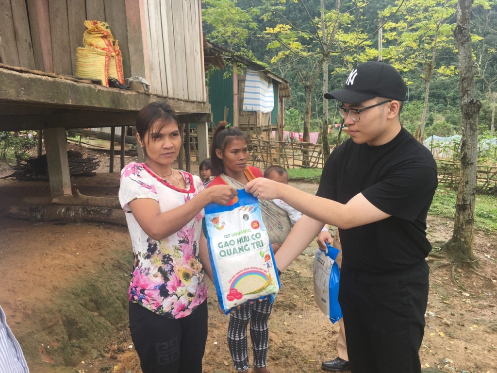 Du học sinh Mỹ làm từ thiện dịp tết mot du hoc sinh co tam long thien nguyen