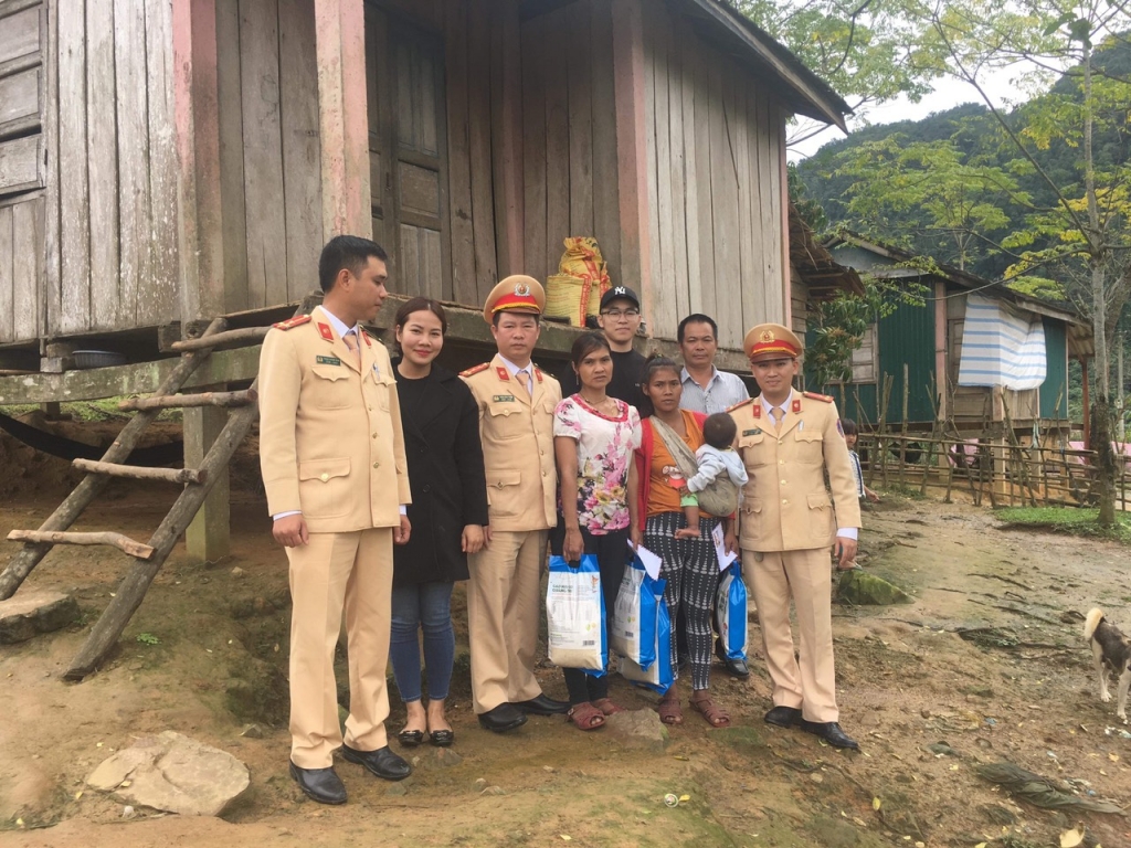 Du học sinh Mỹ làm từ thiện dịp tết mot du hoc sinh co tam long thien nguyen