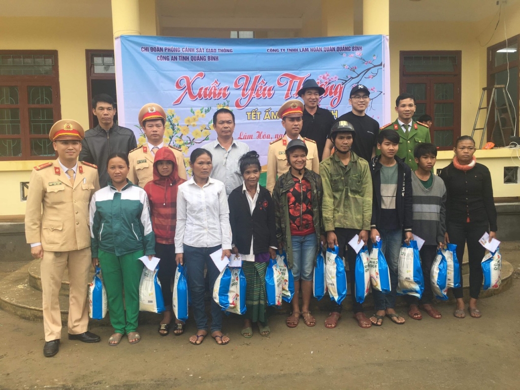 Du học sinh Mỹ làm từ thiện dịp tết mot du hoc sinh co tam long thien nguyen