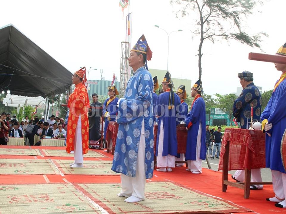da nang trang trong le hoi cau ngu dau nam cua nguoi dan mien bien