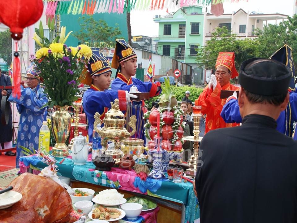 da nang trang trong le hoi cau ngu dau nam cua nguoi dan mien bien