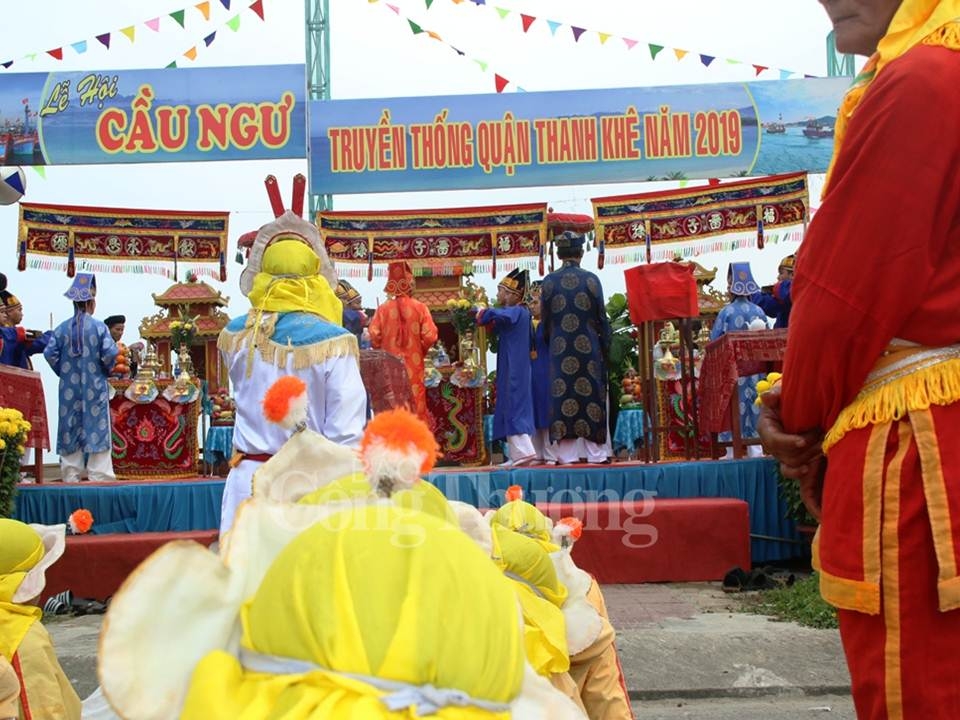 da nang trang trong le hoi cau ngu dau nam cua nguoi dan mien bien