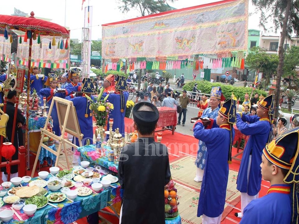 da nang trang trong le hoi cau ngu dau nam cua nguoi dan mien bien