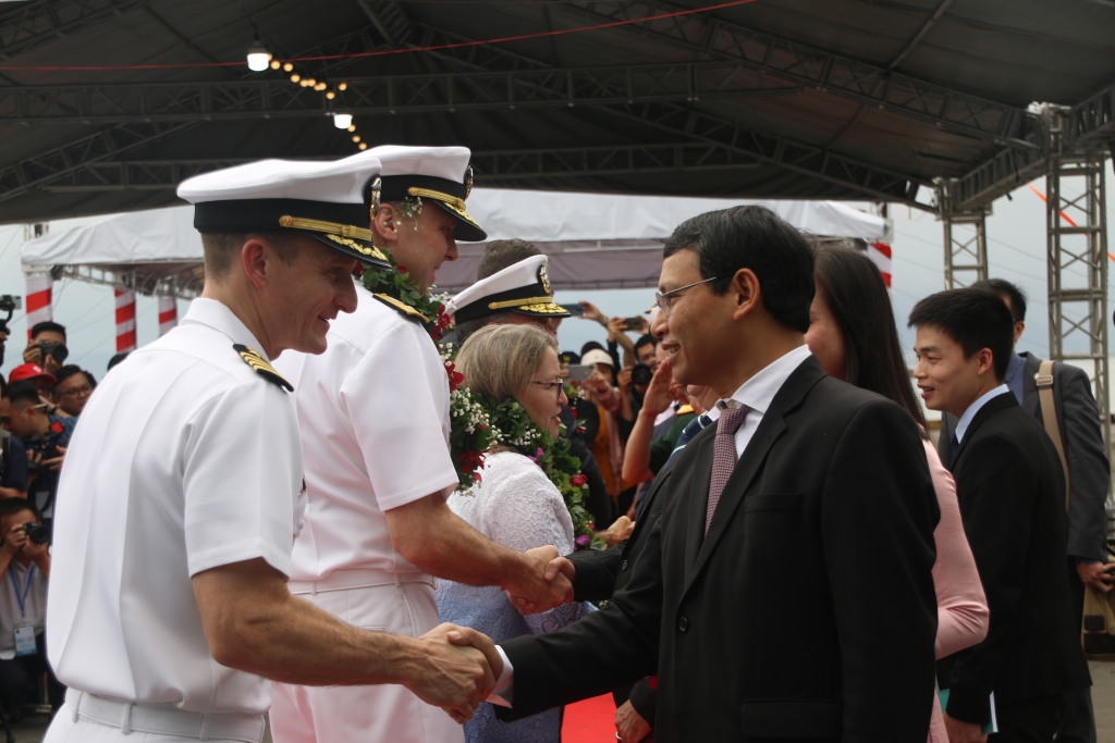 Hải quân Hoa Kỳ thăm và giao lưu tại Đà Nẵng da nang don nhom tau san bay tac chien cua hai quan hoa ky