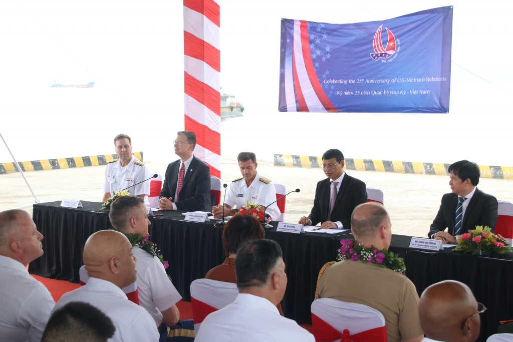 Hải quân Hoa Kỳ thăm và giao lưu tại Đà Nẵng da nang don nhom tau san bay tac chien cua hai quan hoa ky