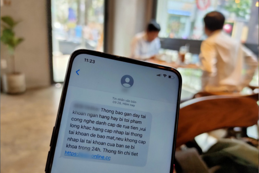Người dân cần cảnh giác trước cách hành vi lừa đảo chiếm đoạt tài khoản ngân hàng (Ảnh minh họa) Người dân cần cảnh giác trước cách hành vi lừa đảo chiếm đoạt tài khoản ngân hàng (Ảnh minh họa)