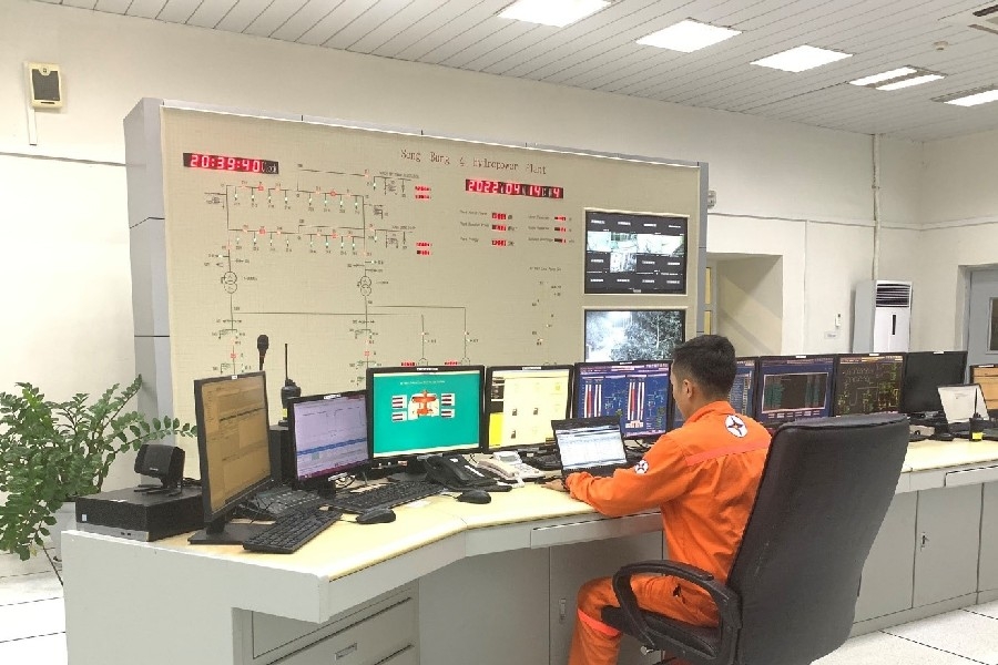 Trực ca vận hành tại phòng Điều khiển trung tâm Thủy điện Sông Bung 4. Trực ca vận hành tại phòng Điều khiển trung tâm Thủy điện Sông Bung 4.