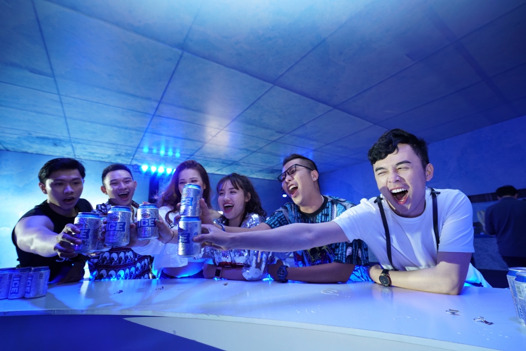 carlsberg viet nam ra mat bia huda ice blast phien ban lon