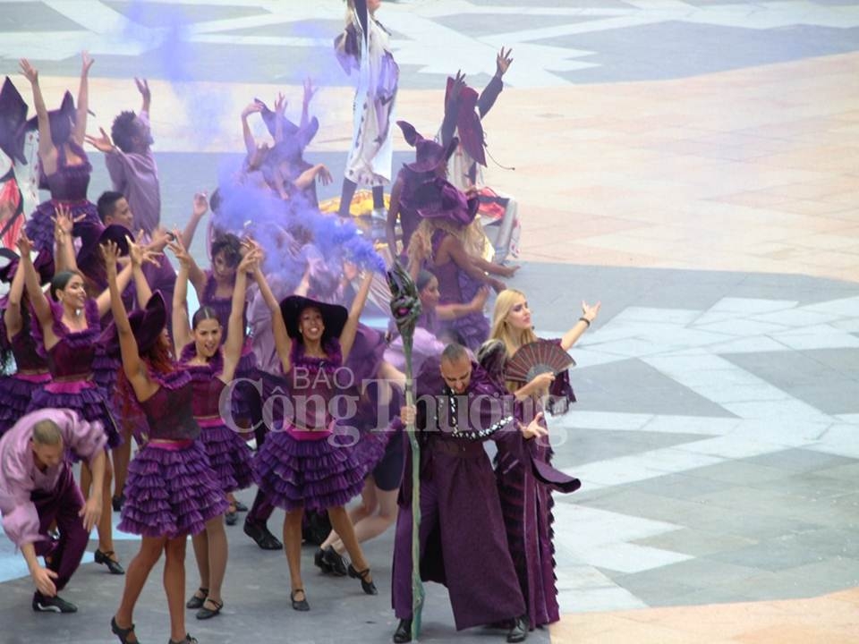 vu hoi anh duong show nghe thuat quy mo tren dinh ba na