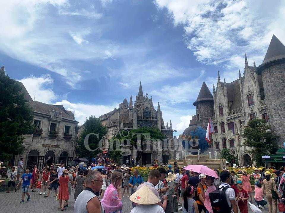 vu hoi anh duong show nghe thuat quy mo tren dinh ba na