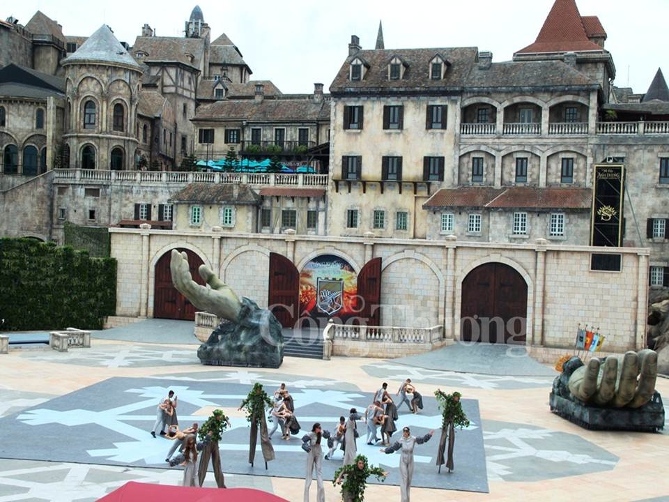 vu hoi anh duong show nghe thuat quy mo tren dinh ba na