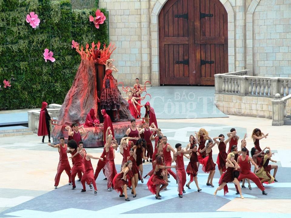 vu hoi anh duong show nghe thuat quy mo tren dinh ba na