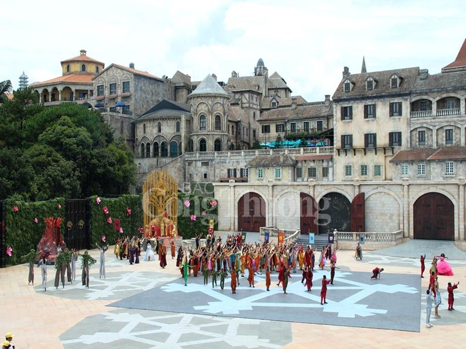 vu hoi anh duong show nghe thuat quy mo tren dinh ba na