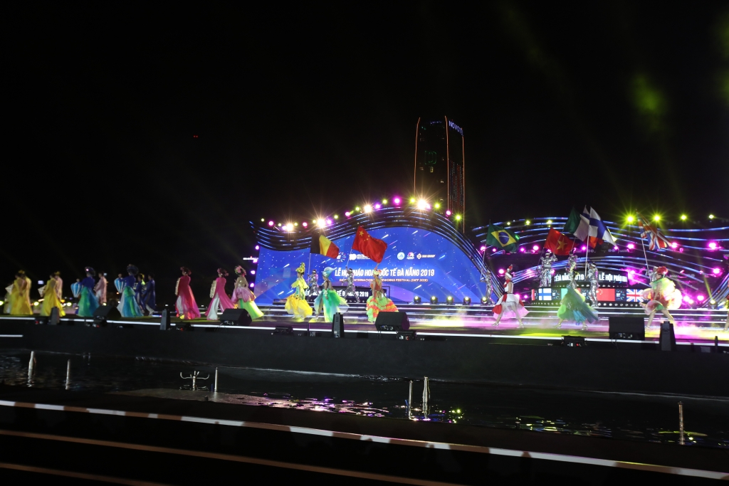 khai ma c le hoi phao hoa quoc te da nang 2019 cau chuyen cua dong song ghi dau dam net trong long khan gia