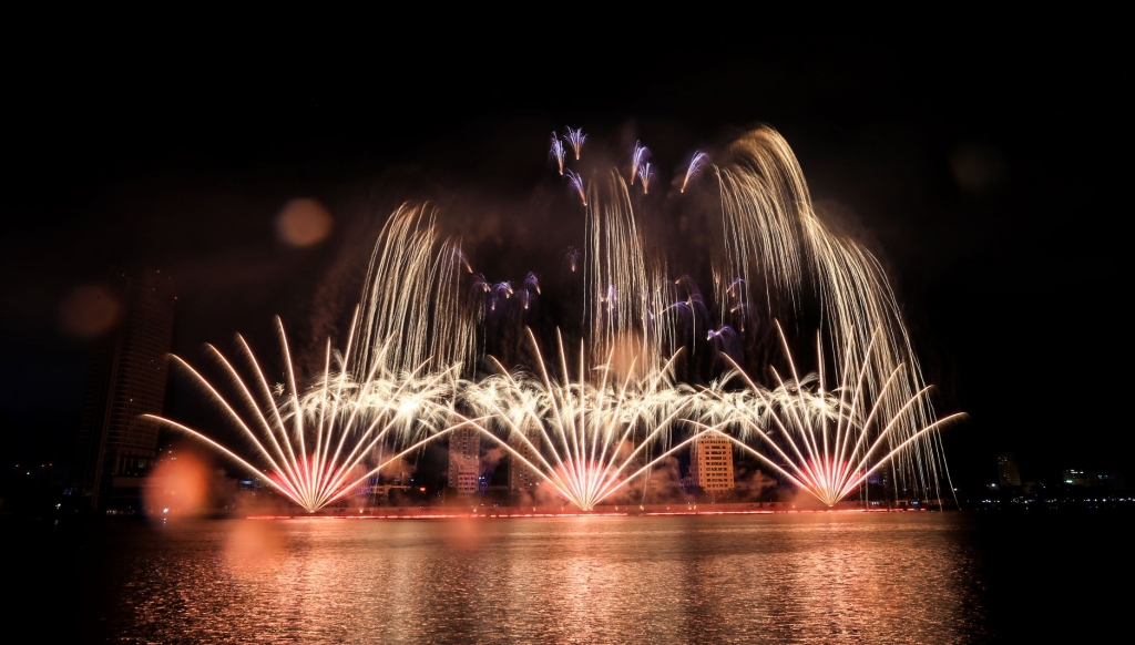 Lễ hội pháo hoa quốc tế Đà Nẵng 2019: “ Tuyệt sắc trong mưa” le hoi phao hoa quoc te da nang 2019 tuyet sac trong mua